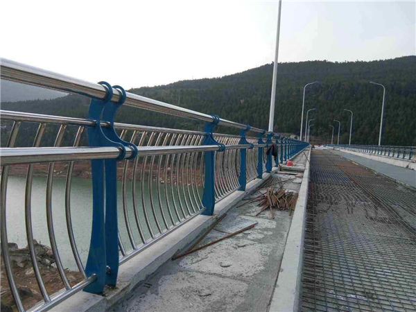 嘉兴不锈钢桥梁护栏的特点及其在桥梁安全中的重要作用